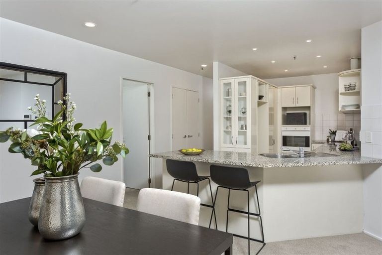 Photo of property in 4d/171 Hurstmere Road, Takapuna, Auckland, 0622