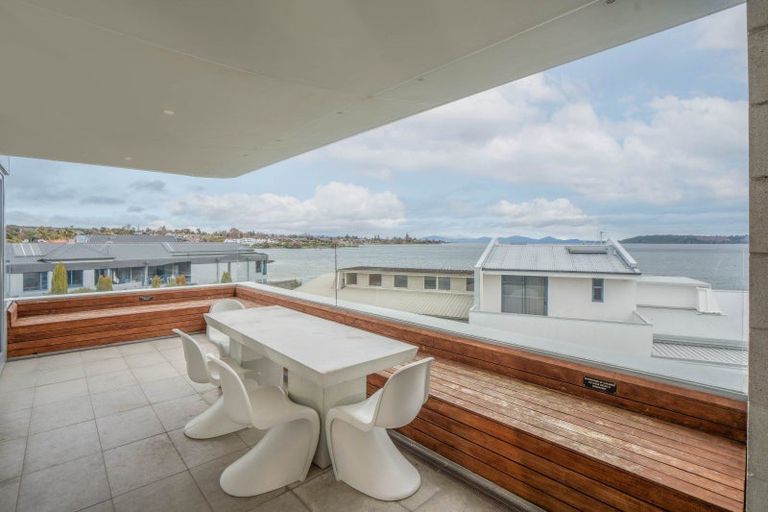 Photo of property in 225 Lake Terrace, Waipahihi, Taupo, 3330