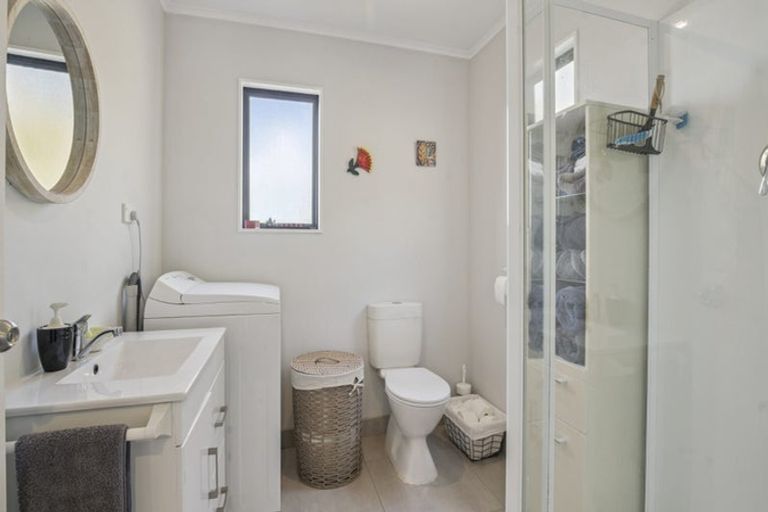 Photo of property in 82 Pinchgut Road, Kaukapakapa, 0873