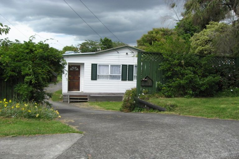 Photo of property in 27 Woodward Avenue, Mangere Bridge, Auckland, 2022