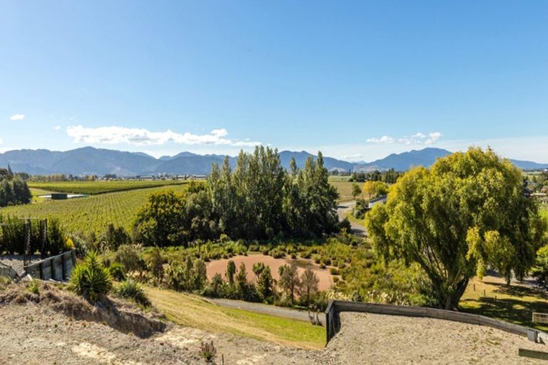 Photo of property in 8 Lake View Place, Fairhall, 7272