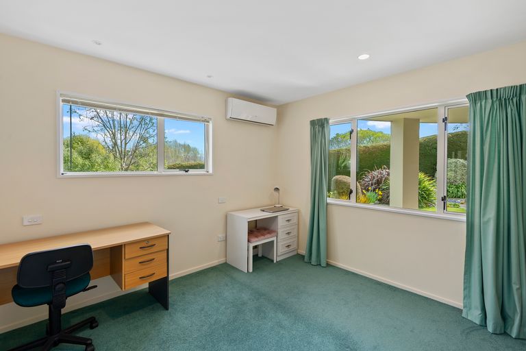 Photo of property in 9 Enticott Place, Huntsbury, Christchurch, 8022