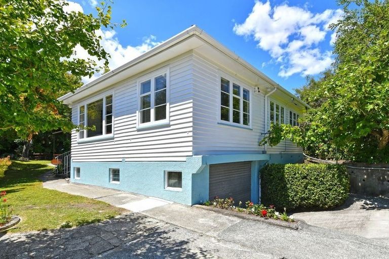 Photo of property in 87 Horoeka Street, Stokes Valley, Lower Hutt, 5019
