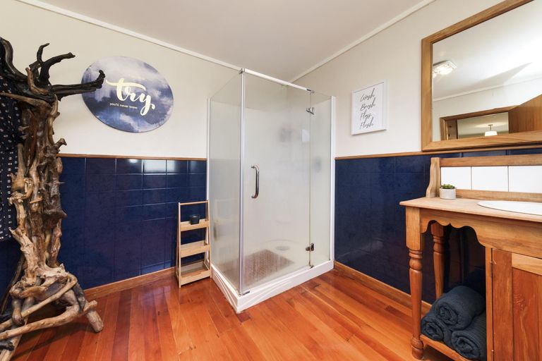 Photo of property in 562 Featherston Street, Roslyn, Palmerston North, 4414