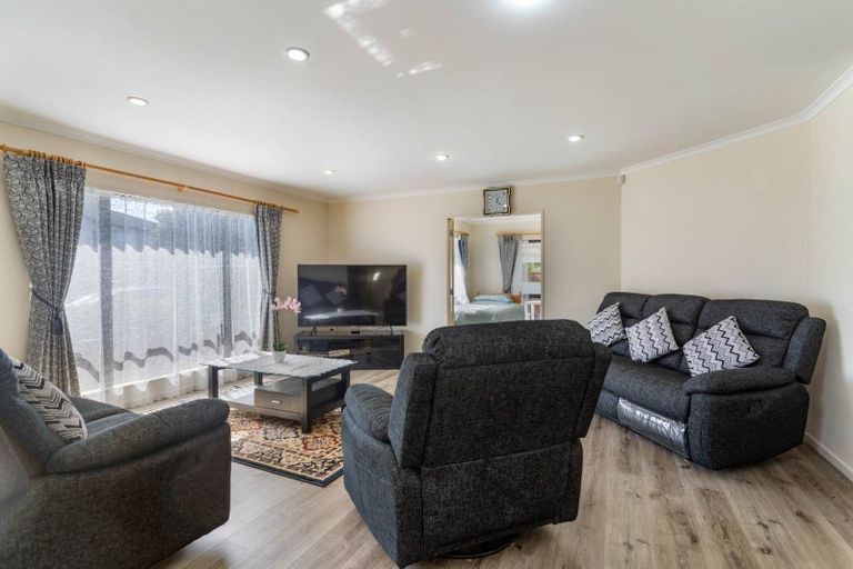 Photo of property in 16 Janway Avenue, Flat Bush, Auckland, 2016