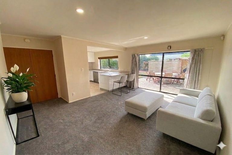Photo of property in 7 Kadina Place, Botany Downs, Auckland, 2010