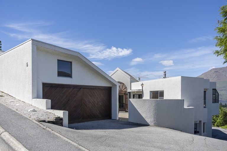 Photo of property in 5 Edinburgh Drive, Queenstown, 9300