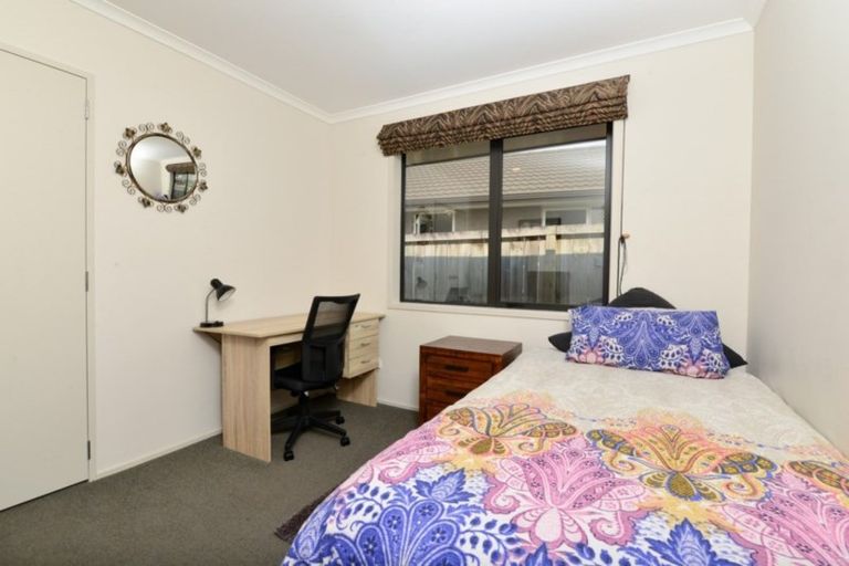 Photo of property in 62 Farnborough Drive, Grandview Heights, Hamilton, 3200