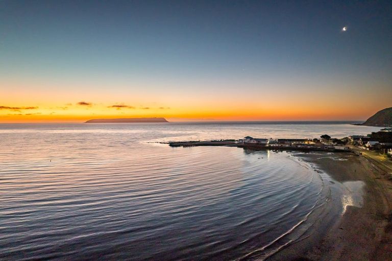 Photo of property in 47 Moana Road, Plimmerton, Porirua, 5026