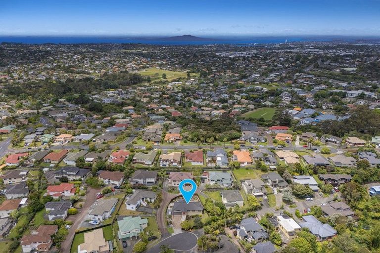 Photo of property in 32 Canary Place, Unsworth Heights, Auckland, 0632