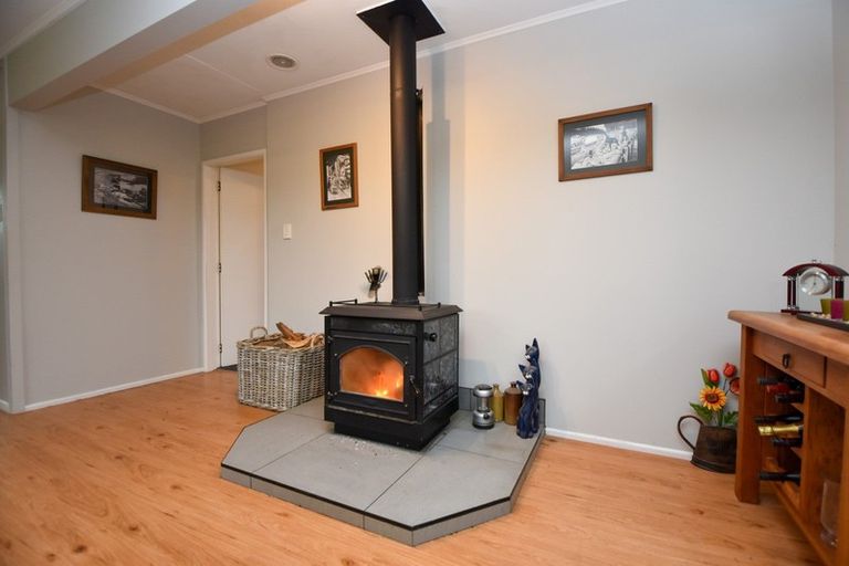 Photo of property in 76 Victoria Street, Carterton, 5713