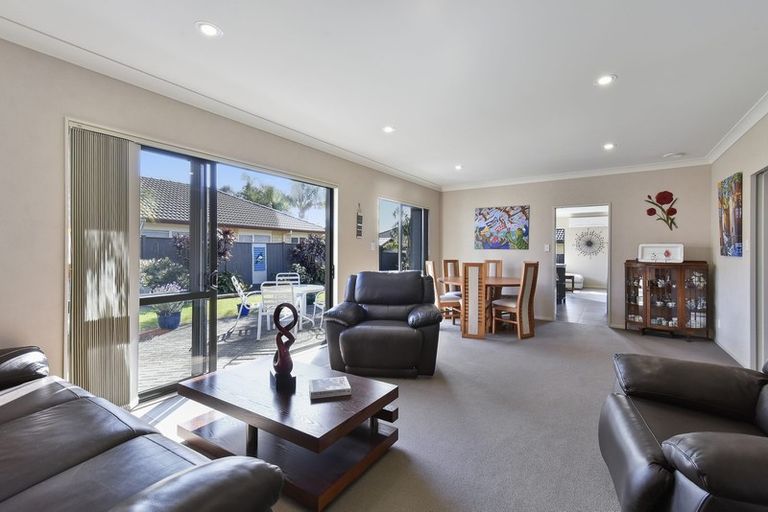 Photo of property in 43 Turnberry Drive, Wattle Downs, Auckland, 2103