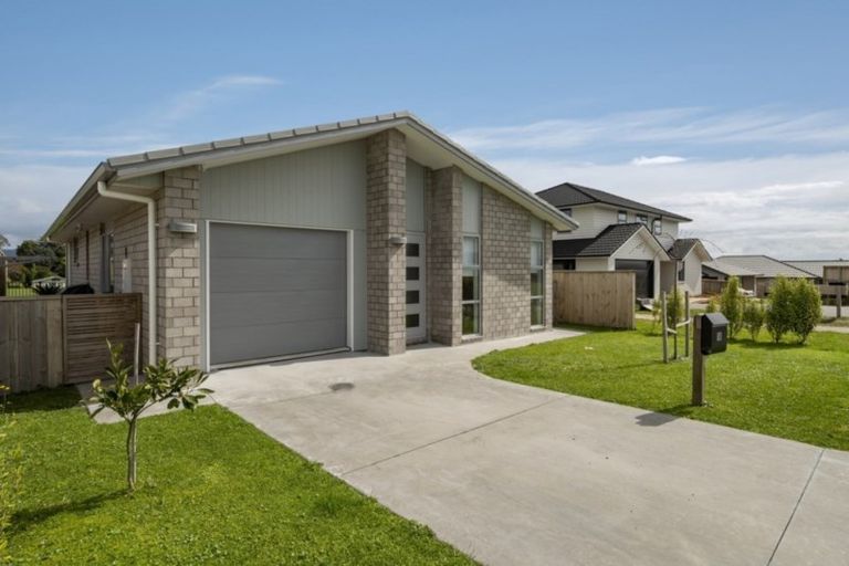 Photo of property in 18 Richardson Road, Omokoroa, 3114