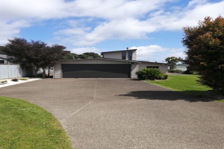 Photo of property in 4 First Avenue, Glenbrook, Waiuku, 2681
