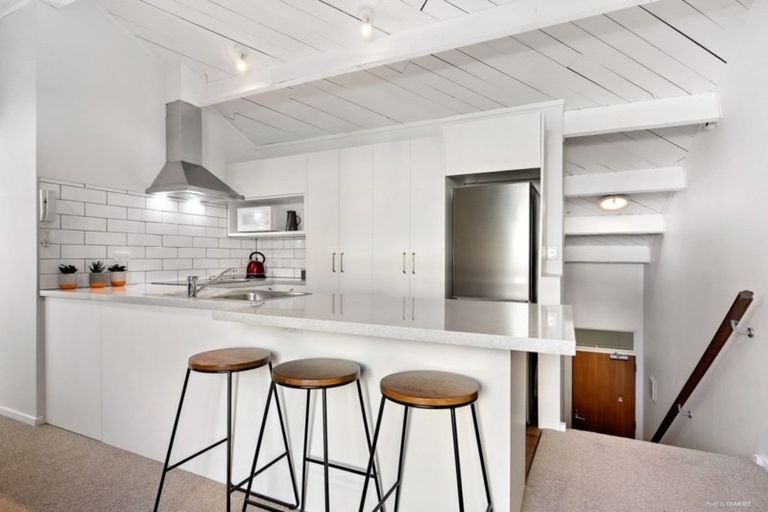 Photo of property in Metro Apartments, 18/220 Thorndon Quay, Pipitea, Wellington, 6011