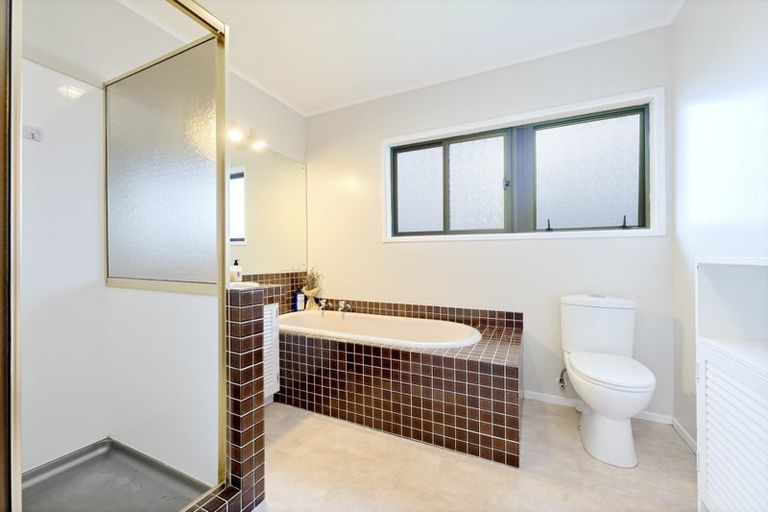 Photo of property in 175 Waimumu Road, Massey, Auckland, 0614