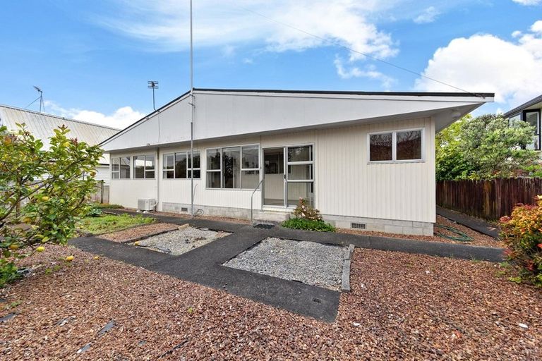Photo of property in 452 Point Chevalier Road, Point Chevalier, Auckland, 1022
