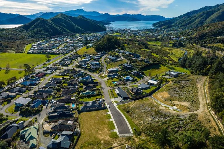 Photo of property in 24 Tui Drive, Picton, 7220