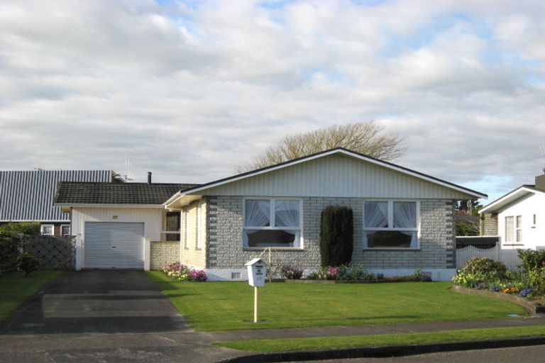 Photo of property in 27 Burn Street, Levin, 5510