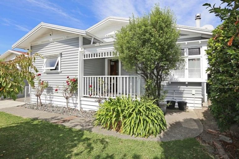 Photo of property in 214 Lascelles Street, Saint Leonards, Hastings, 4120