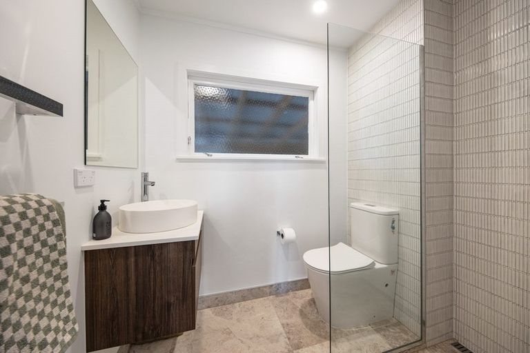 Photo of property in 2/16 Woodside Avenue, Northcote, Auckland, 0627