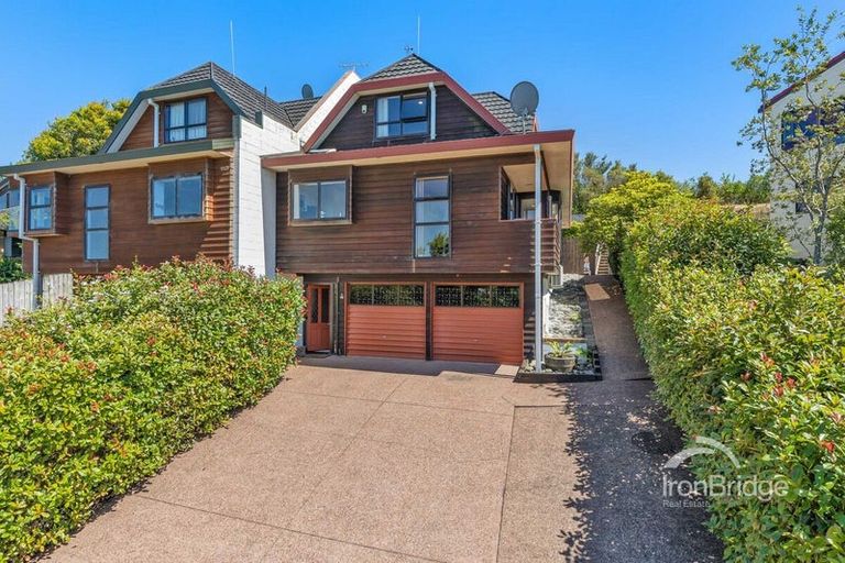 Photo of property in 1/26 Ronald Macken Place, Windsor Park, Auckland, 0632