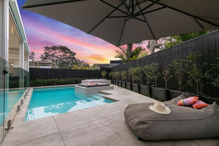 Photo of property in 30a Kingfisher Grove, Greenhithe, Auckland, 0632