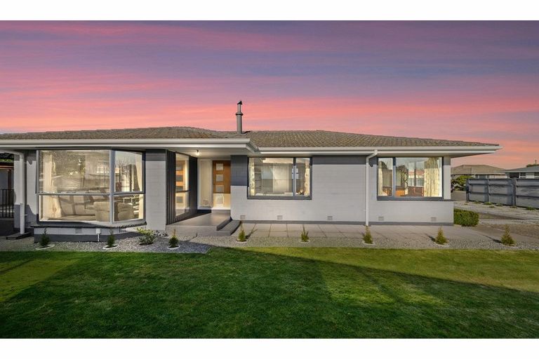 Photo of property in 46 Denise Crescent, Hornby, Christchurch, 8042