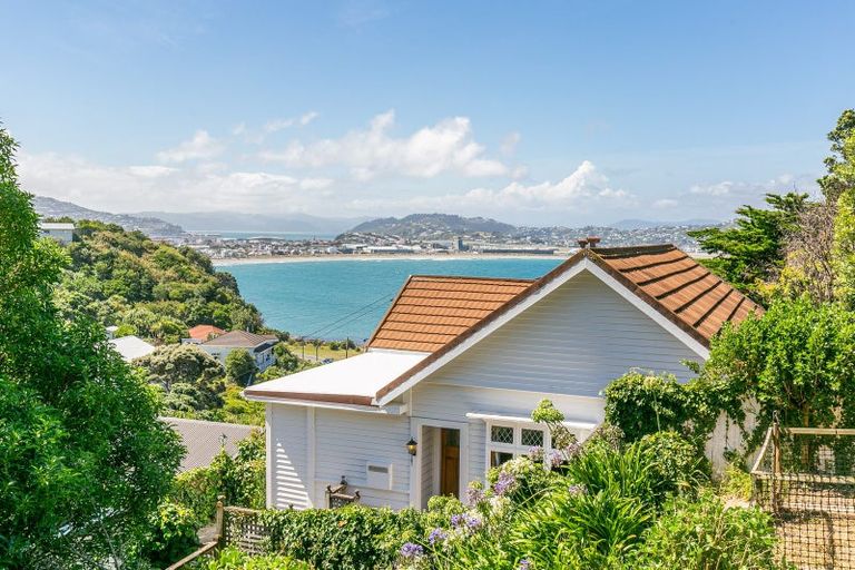 Photo of property in 13 Hungerford Road, Lyall Bay, Wellington, 6022