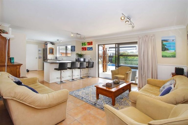 Photo of property in 33 Stella Drive, Clarks Beach, 2122