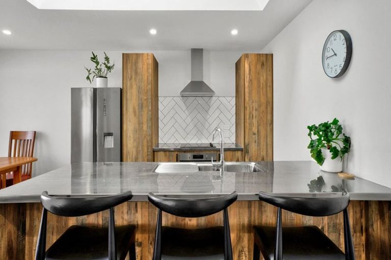 Photo of property in 1a Mount View Place, Spotswood, New Plymouth, 4310