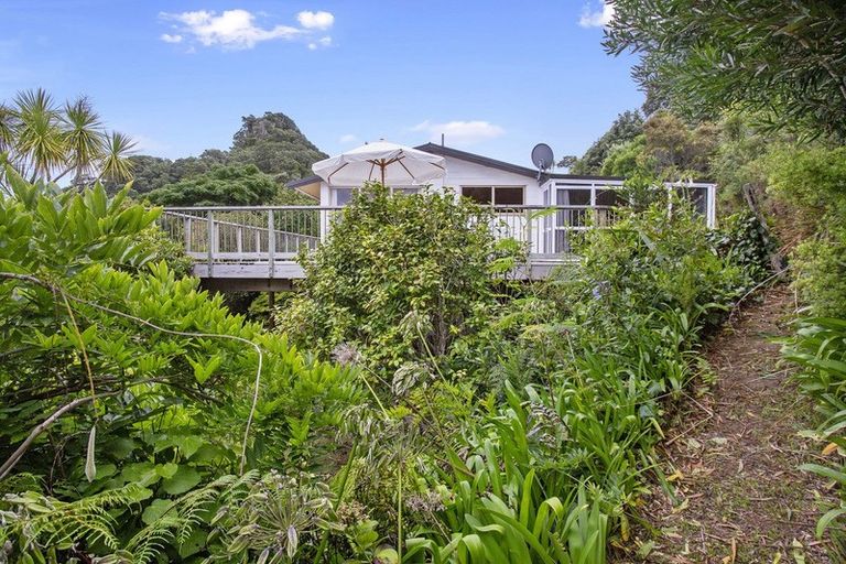 Photo of property in 9 Tirinui Crescent, Tairua, 3508