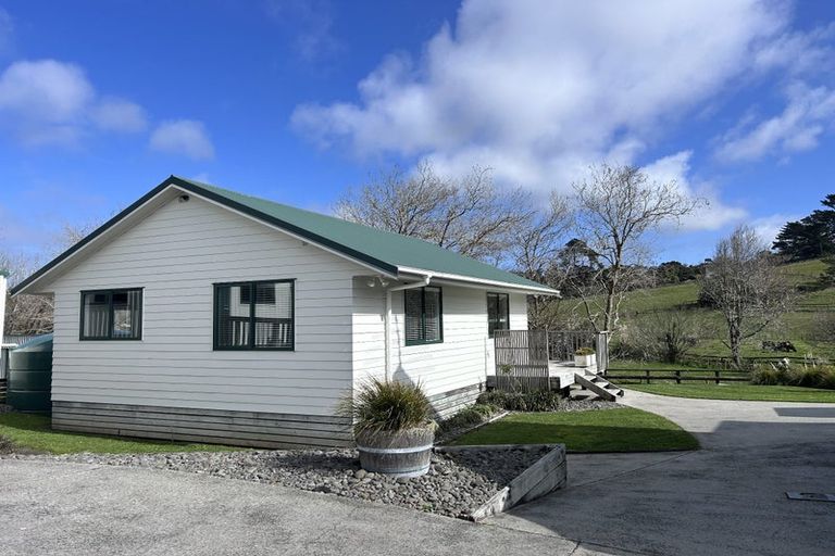 Photo of property in 136 Muriwai Road, Waimauku, 0881
