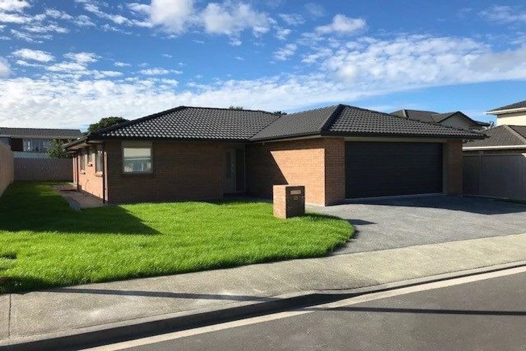 Photo of property in 35 Riverglade Parkway, Te Atatu South, Auckland, 0610