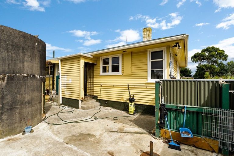 Photo of property in 2 Huntly Street, Foxton, 4814