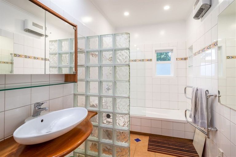 Photo of property in 36 Ruawai Road, Mount Wellington, Auckland, 1060