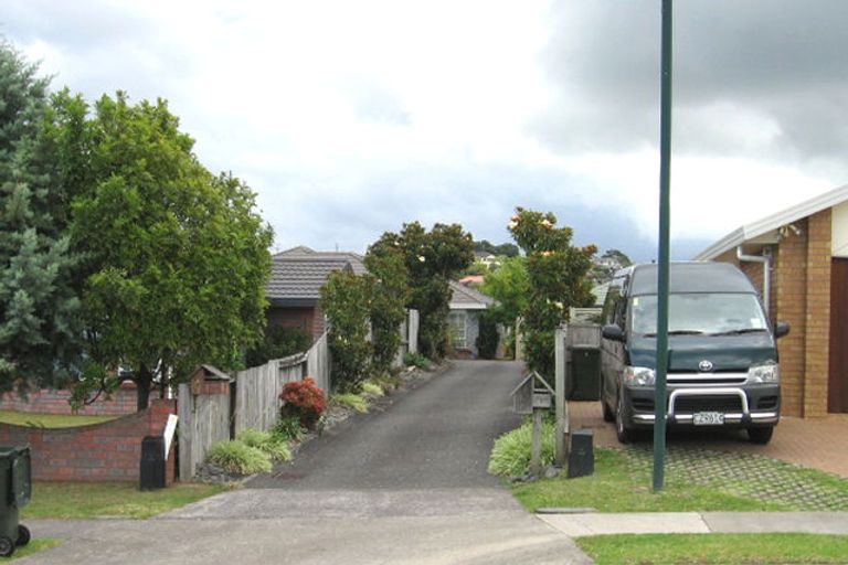 Photo of property in 4 Rosetti Rise, West Harbour, Auckland, 0618