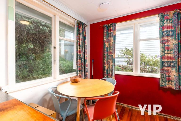 Photo of property in 106 Ruskin Road, Newlands, Wellington, 6037