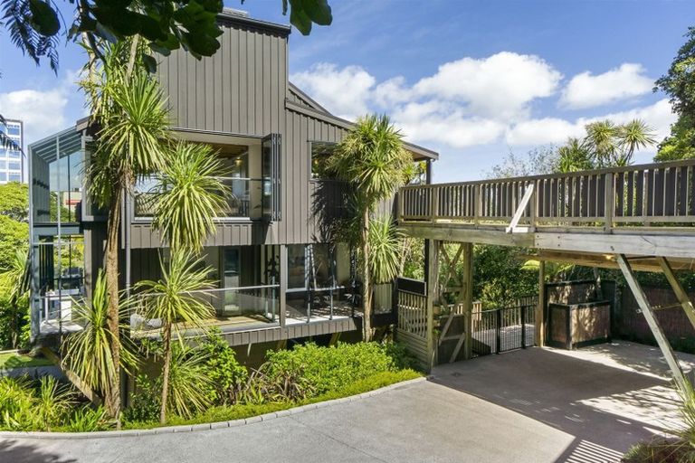 Photo of property in 17b Rangitoto Terrace, Milford, Auckland, 0620