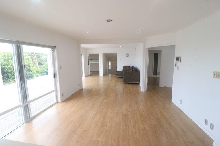 Photo of property in 273 Glenvar Road, Long Bay, Auckland, 0630