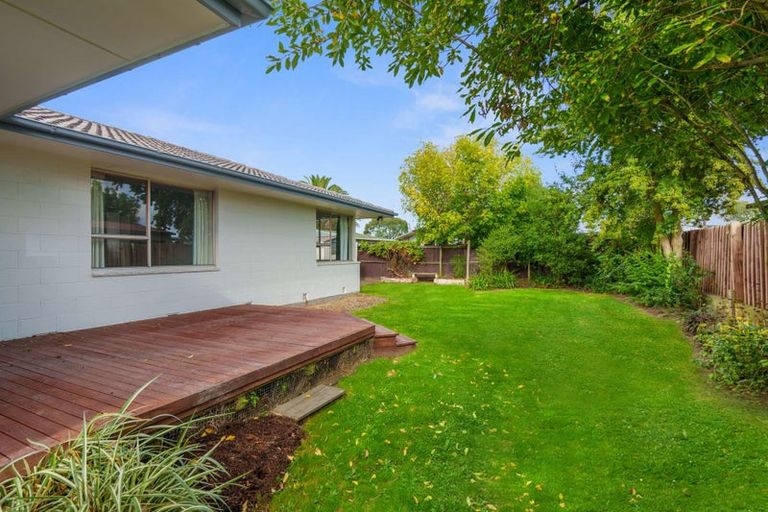 Photo of property in 16 Watson Place, Rangiora, 7400