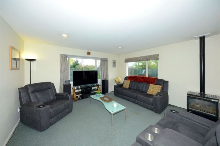 Photo of property in 22 Belfast Road, Belfast, Christchurch, 8051
