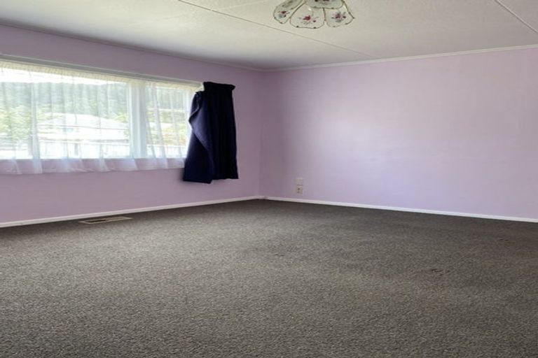 Photo of property in 22 Hay Street, Wainuiomata, Lower Hutt, 5014