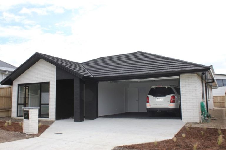 Photo of property in 41 Nobilo Road, Kumeu, 0810