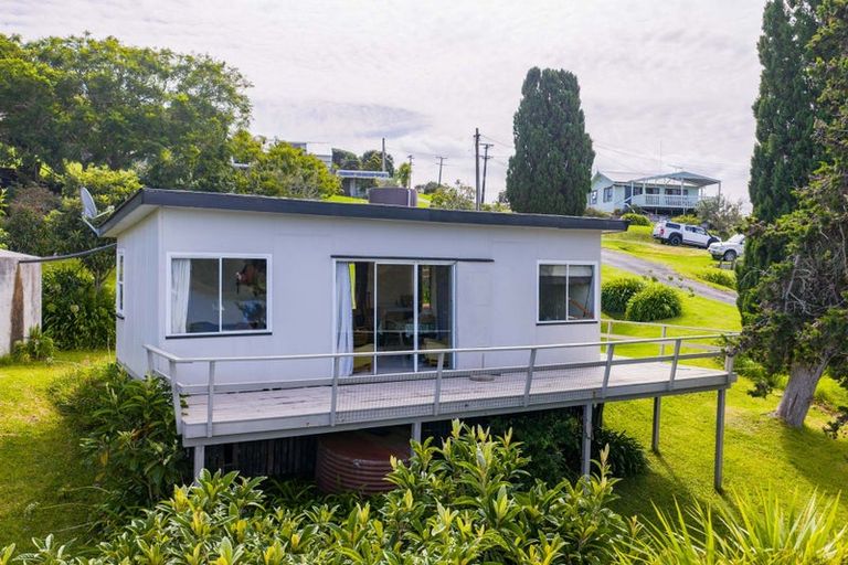 Photo of property in 16 Fisher Street, Pahi, Paparoa, 0571