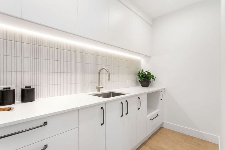 Photo of property in 17b Kirkwood Avenue, Upper Riccarton, Christchurch, 8041