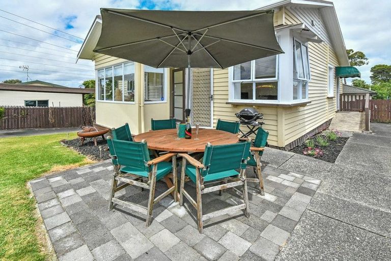 Photo of property in 2c Waiari Road, Conifer Grove, Takanini, 2112