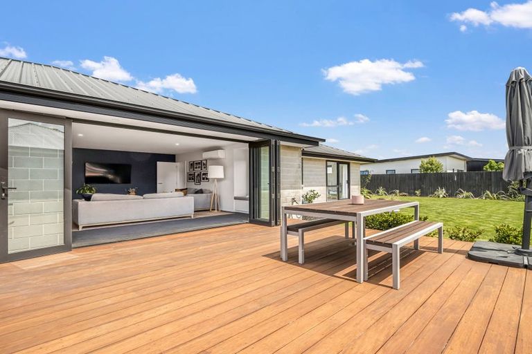 Photo of property in 102 Petries Road, Woodend, 7610