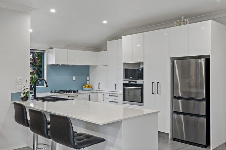 Photo of property in 3 Hobie Court, West Harbour, Auckland, 0618