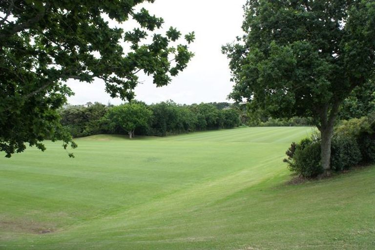 Photo of property in 3/23a Gladstone Road, Northcote, Auckland, 0627